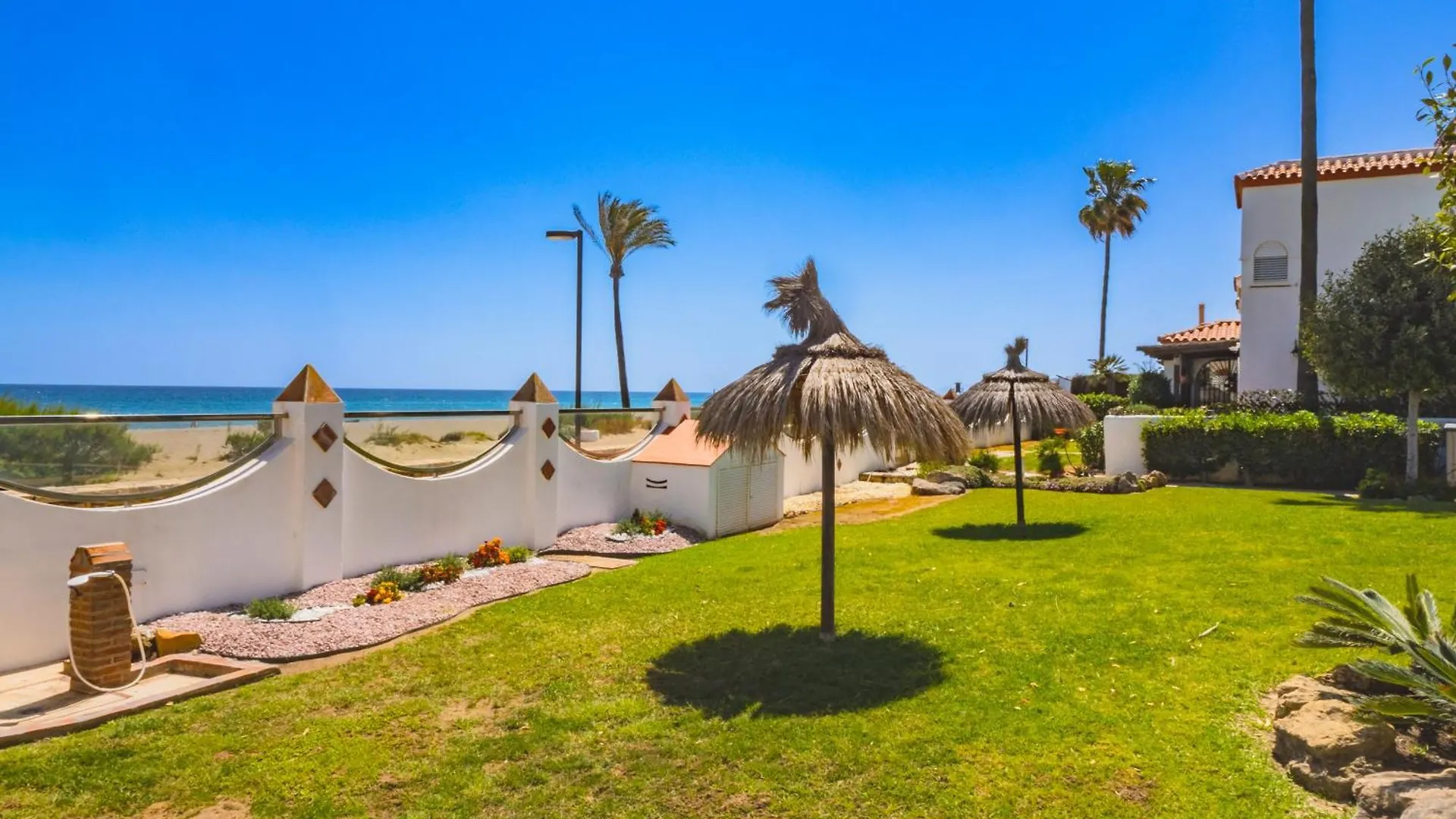 Cubo'S Beachfront Marina De Casares House Manilva