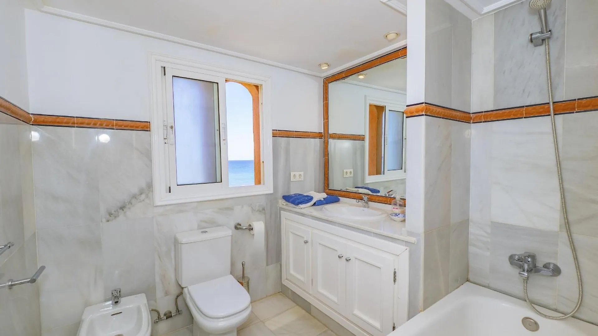 Cubo'S Beachfront Marina De Casares House Manilva Holiday home