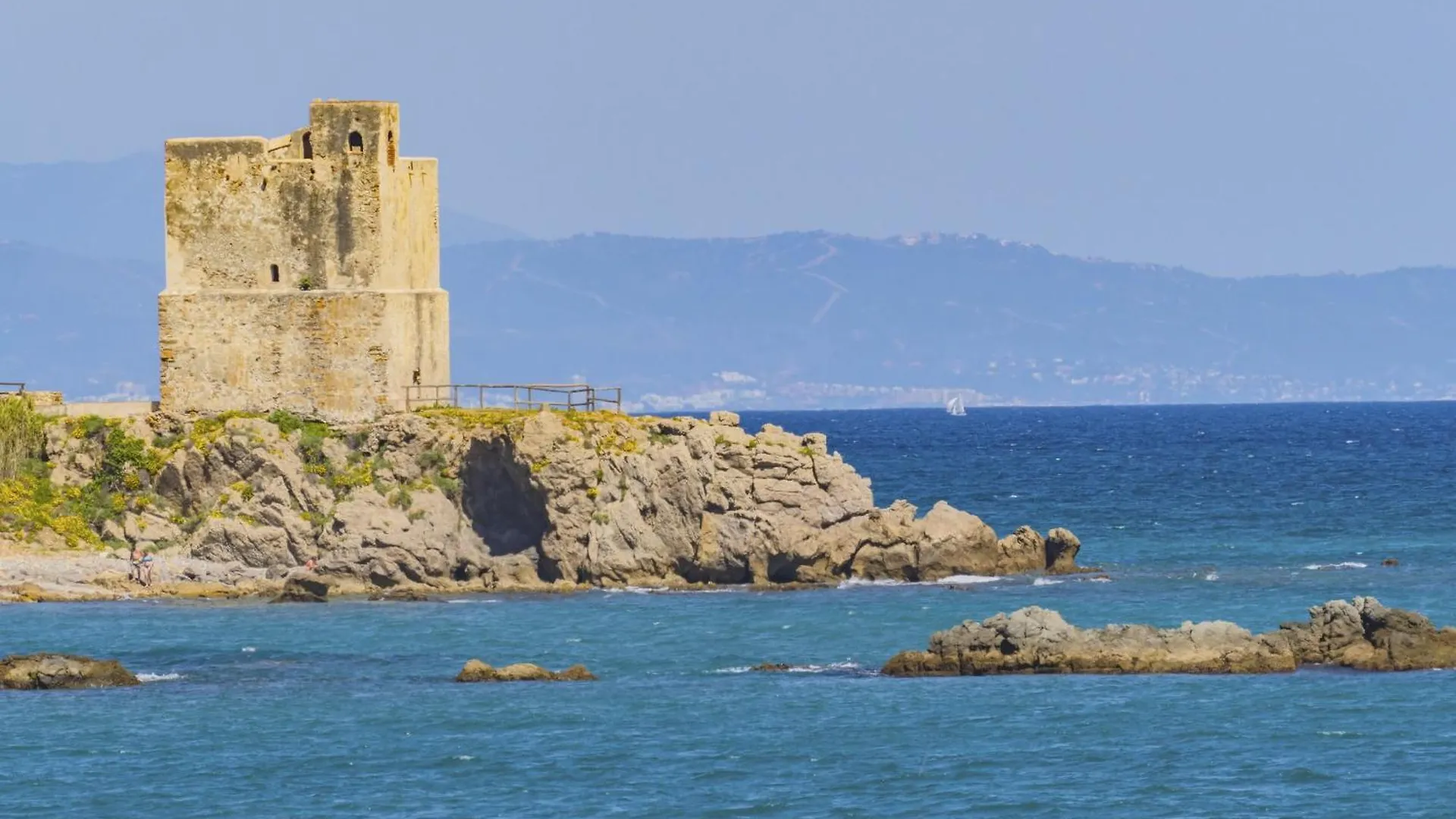 Cubo'S Beachfront Marina De Casares House Manilva