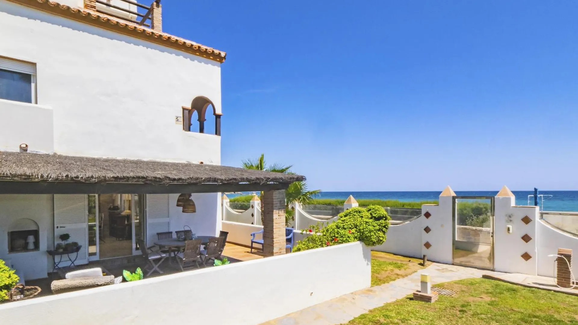 Cubo'S Beachfront Marina De Casares House Manilva Spain