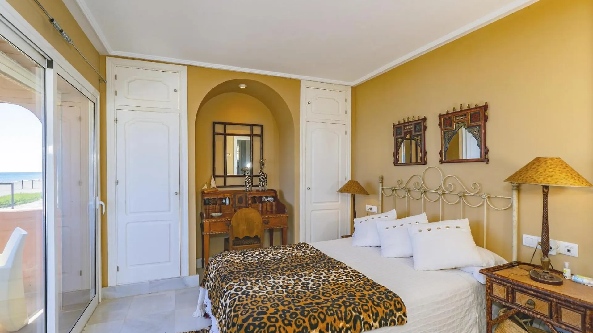 Cubo'S Beachfront Marina De Casares House Manilva Holiday home