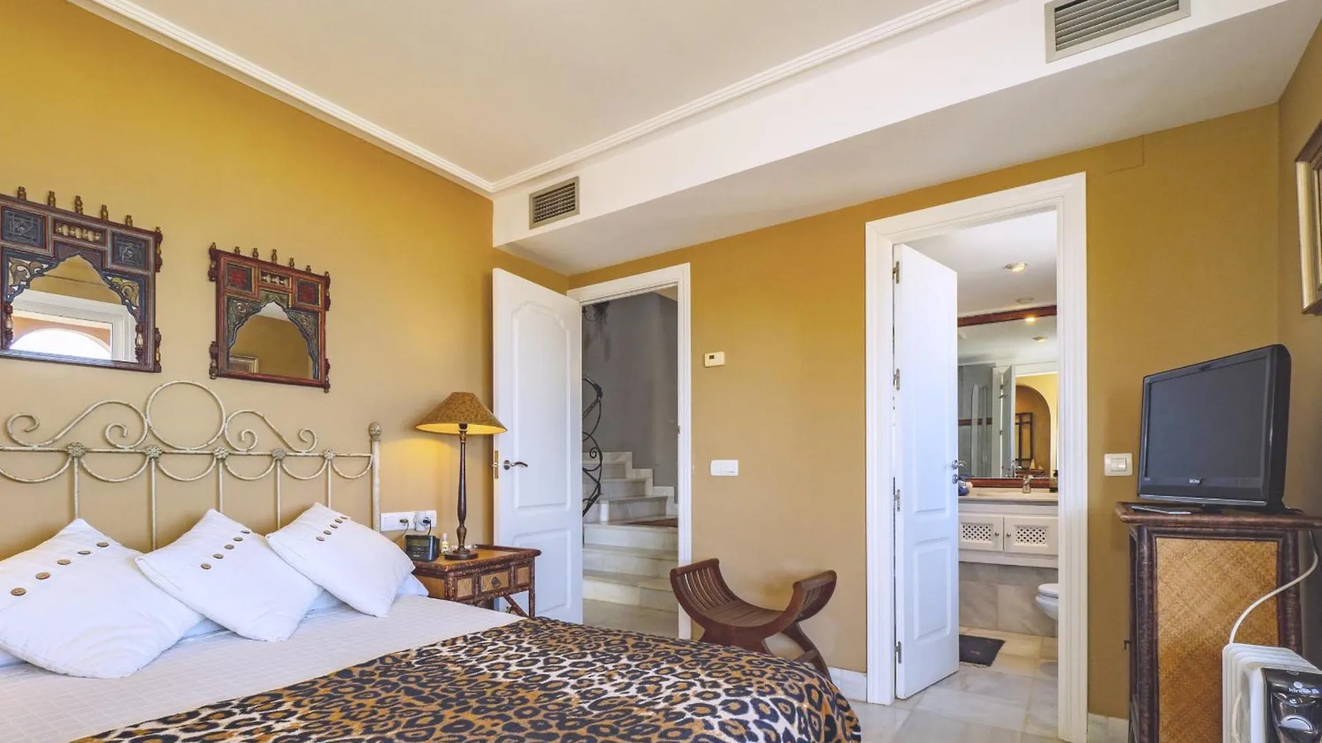 Cubo'S Beachfront Marina De Casares House Manilva Spain